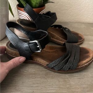 Sofft Black Textured Leather Sandals